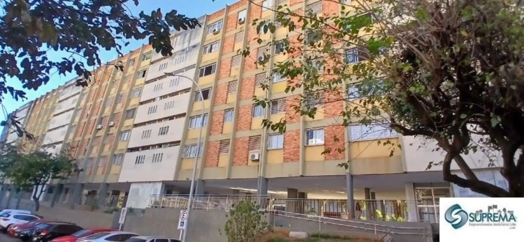Suprema Construções e Emp. Imobiliários Ltda, Creci/DF 9060, apresenta:Apartamen...