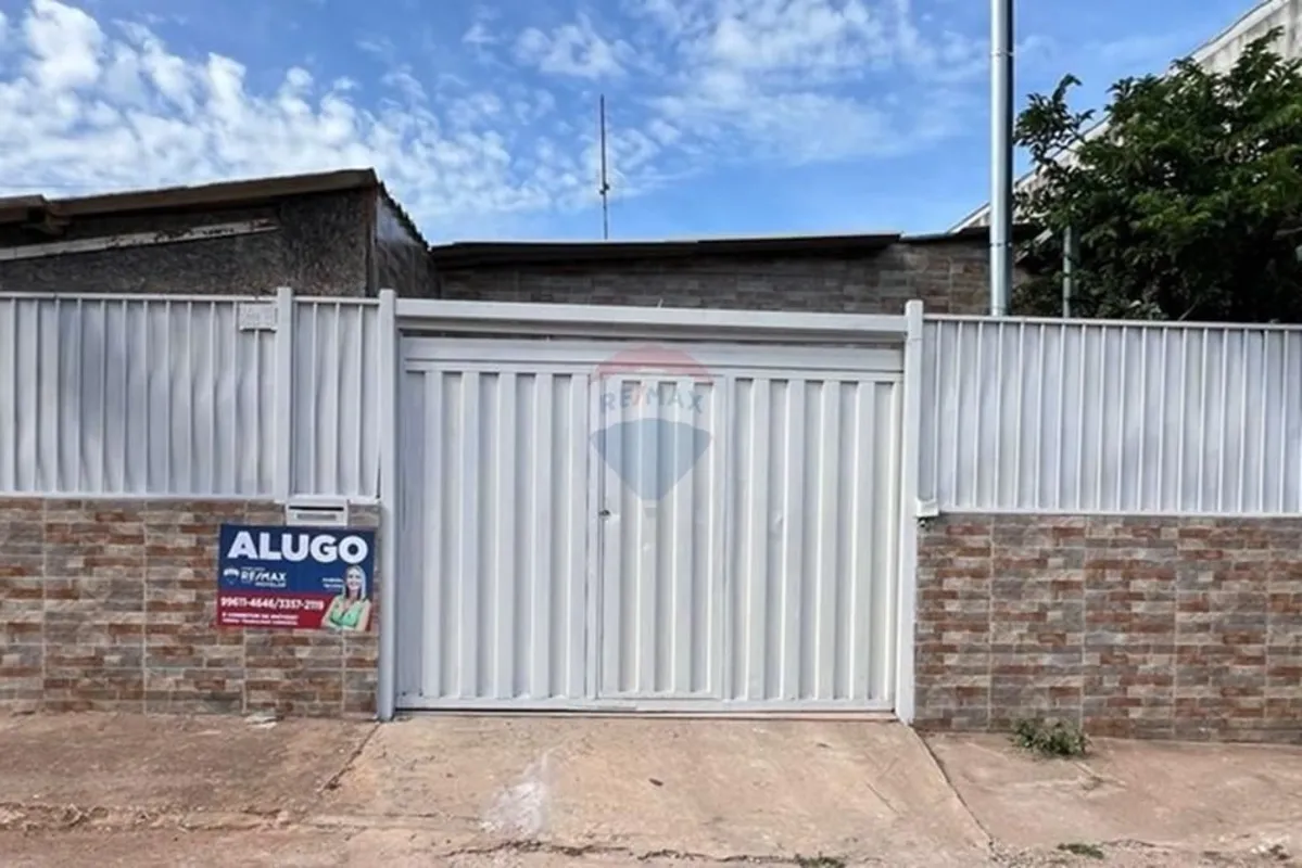 Casa para Aluguel QR 325 Conjunto 01, Samambaia Sul, Brasília/DFLocalizada na QR...