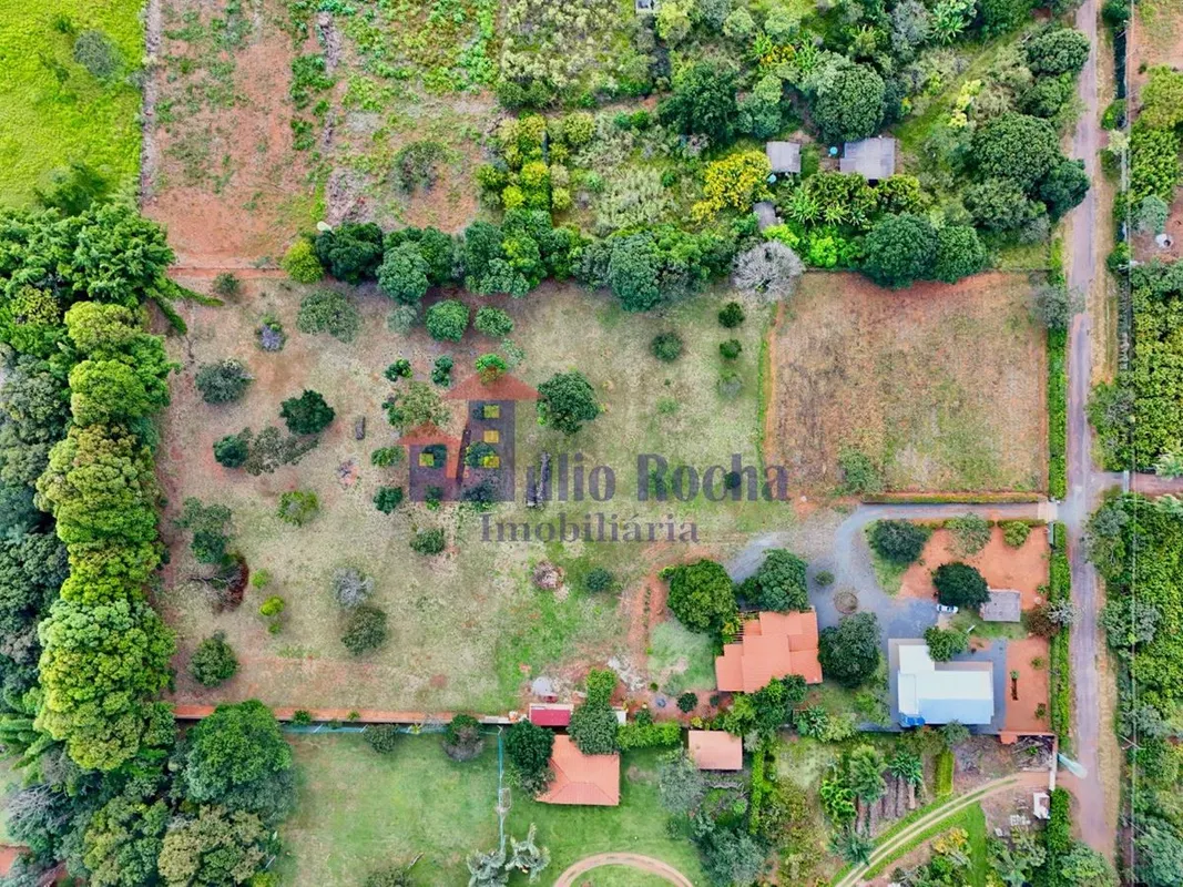 JULIO ROCHA IMOBILIÁRIA VENDE!MARAVILHOSA CHÁCARA COM 20.000m² DE ÁREA TOTAL, GA...
