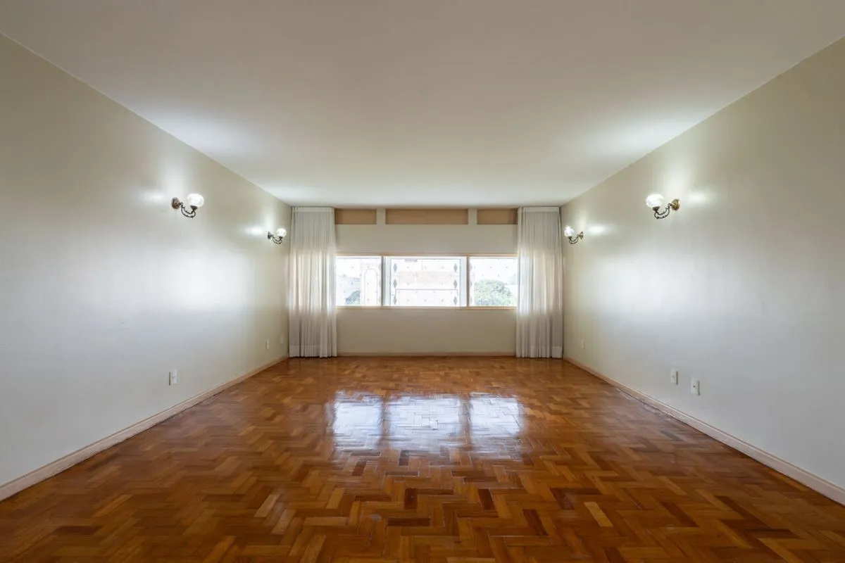Apartamento com 3 quartos, sendo 1 suíte, para locação na SQS 107, Asa Sul - Bra...
