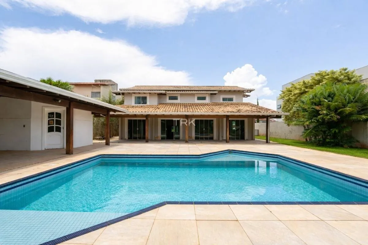 Casa com 4 quartos à venda ou locação na SHIS QI 19, Lago Sul - Brasília.4 motiv...