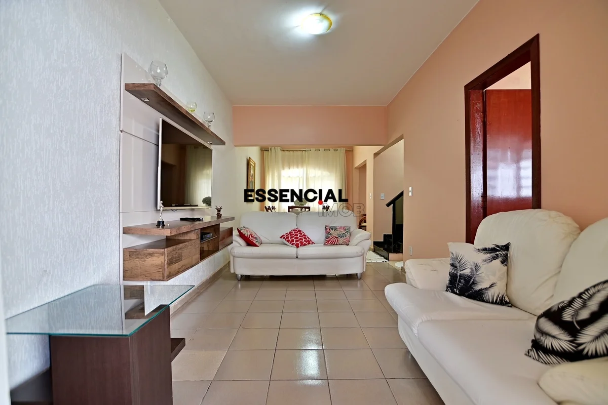 SOBRADO À VENDA NA QUADRA 02 – SOBRADINHO/DF | 4 QUARTOS, 3 SUÍTES + CASA DE APO...