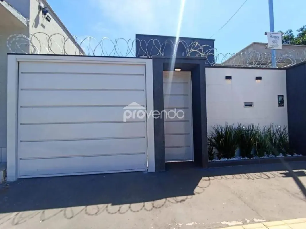 Casa Geminada Moderna com 3 Quartos no Setor Perim - Goiânia/GOEncante-se com es...