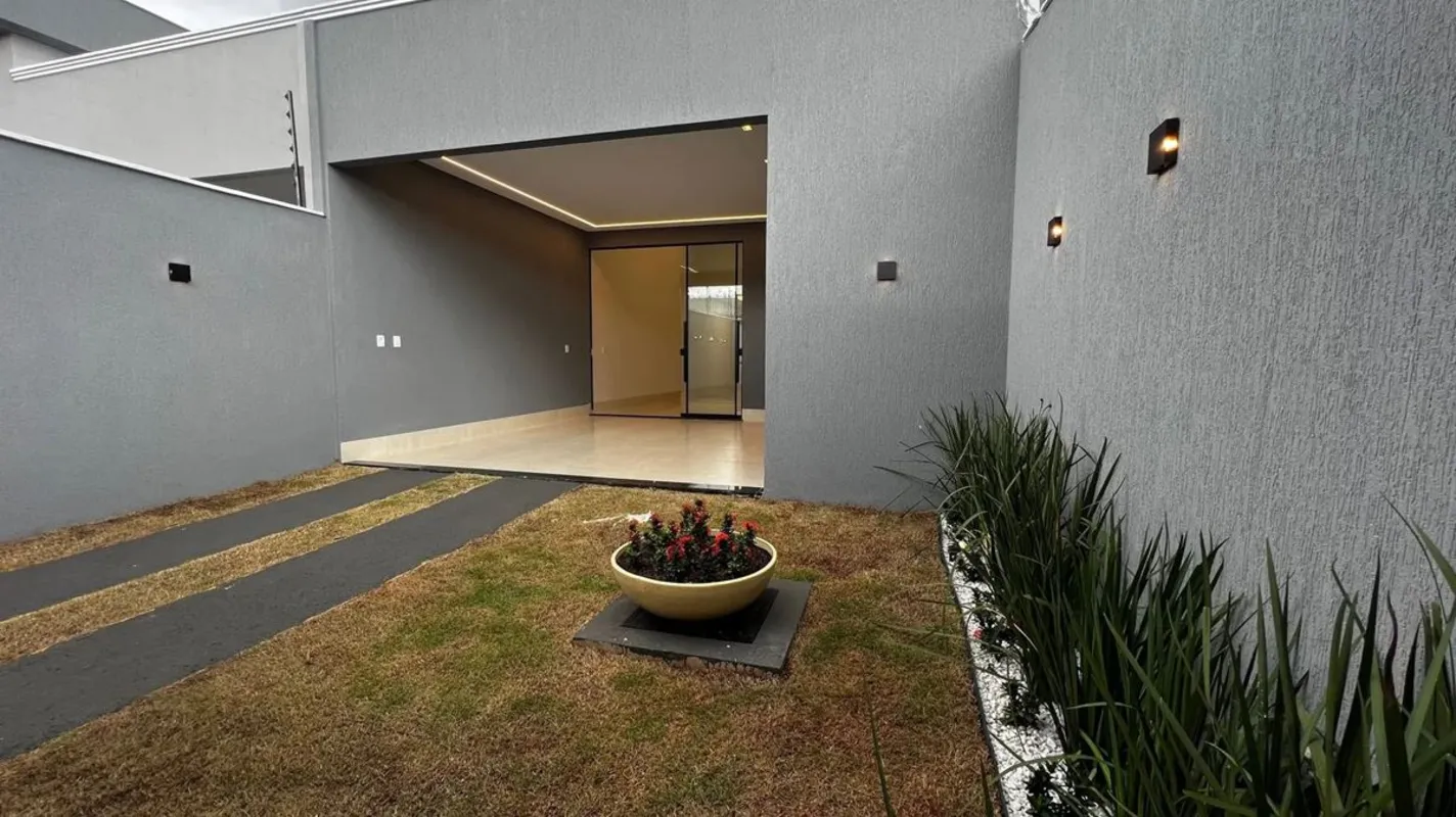 Casa 3 quartos sendo 1 suíte Sala ampla CopaCozinhaPiscinaCercaJardim planejados...