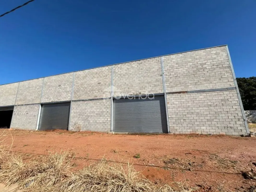 Galpão ideal para o seu negocio, em uma grande avenida movimentada com 750m². 16...