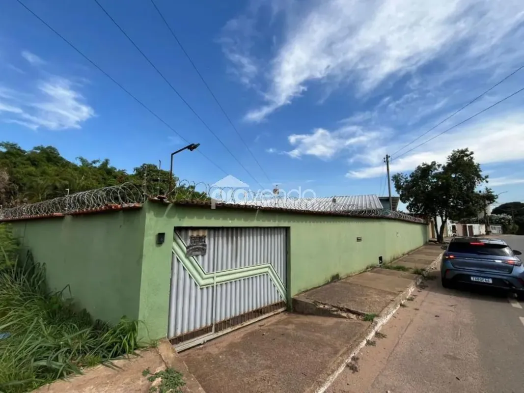 CASA 4 QUARTOS SENDO 2 SUITES NO JARDIM AMERICA, CONTA COM QUARTOS AMPLOS, COZIN...