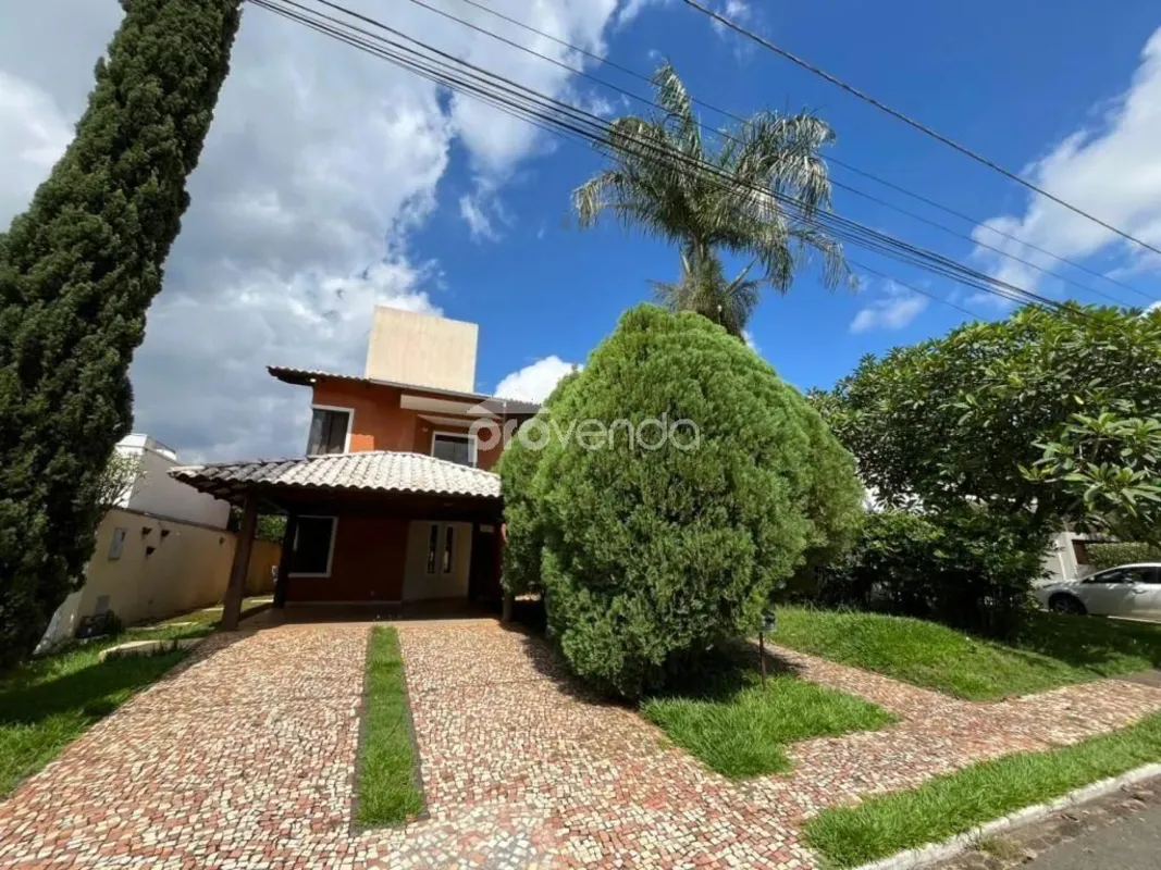 Imóvel exclusivo em condomínio fechado, com 420 m², projetado para oferecer conf...