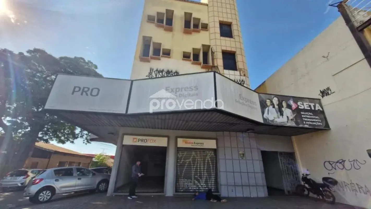 2° PAVIMENTO COM 8 SALAS COMERCIAIS, POSSUI 01 RECEPÇÃO, 01 COPA, 02 BANHEIROS E...