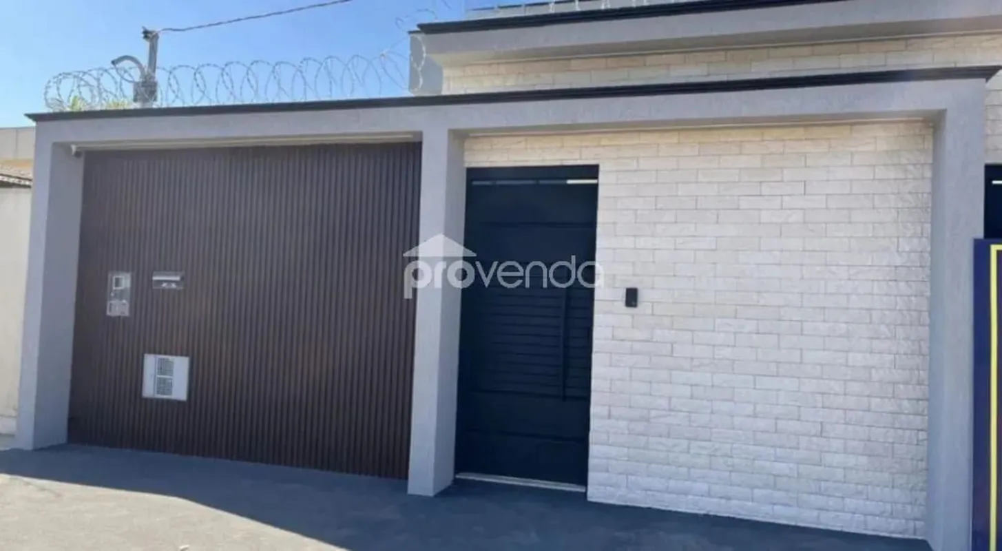 Casa Térrea de Alto Padrão com 3 Suítes e Piscina ? Setor Faiçalville, Goiânia/G...