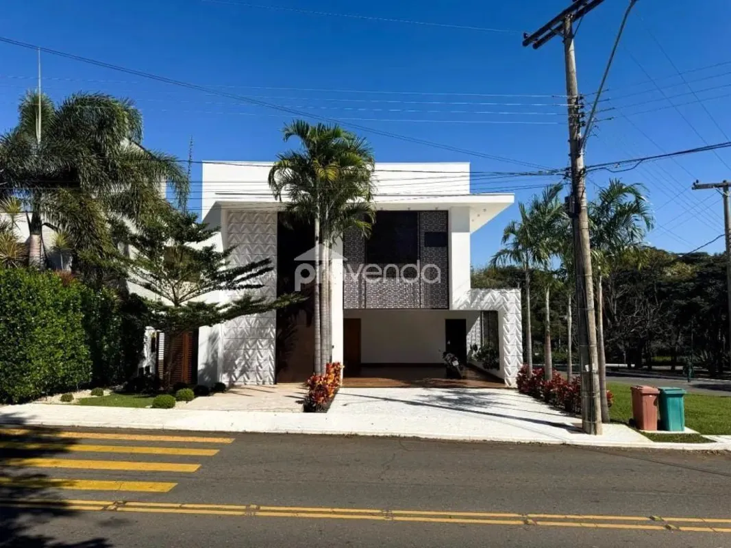 Sobrado de Alto Padrão com 484m² de Área Privativa no Condomínio Jardins Madri -...