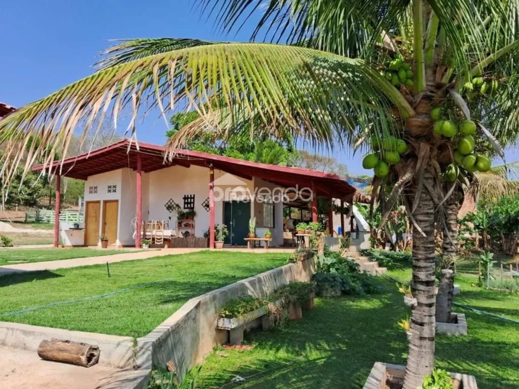 Apresentamos esta incrível chácara à venda em Aragoiânia, perfeita para quem des...