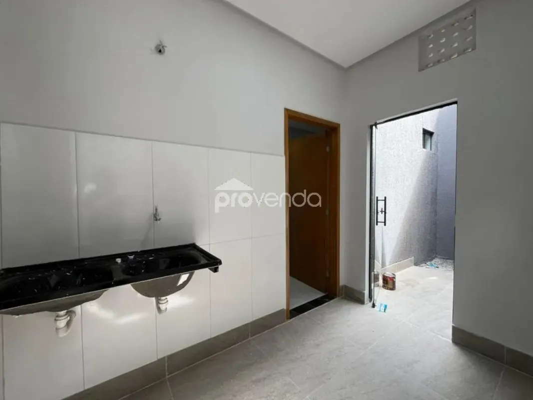CASA COM 3 COMODOS, SENDO 1 QUARTO SUITE, COZINHA, SALA E AREA DE SERVIÇO COM 1 ...