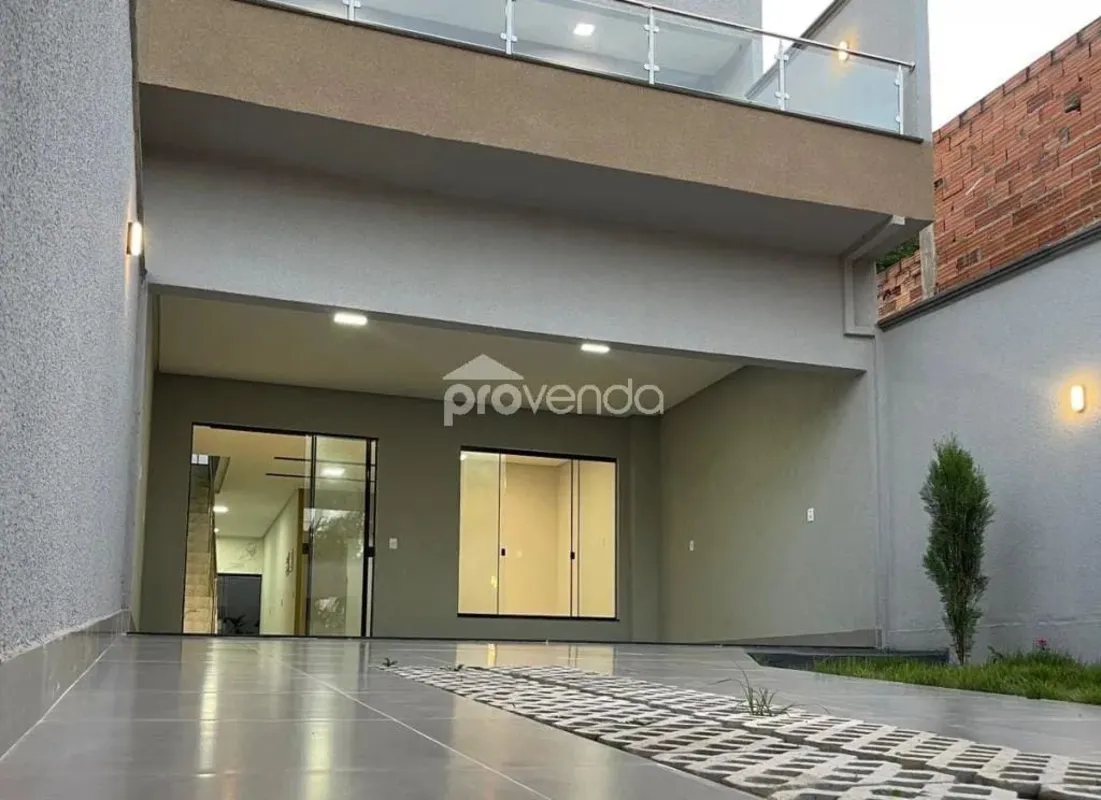 Sobrado de 250m² no Setor Residencial Hugo Moraes - Goiânia/GOEste sobrado moder...