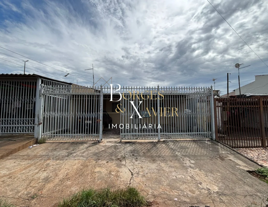 QNO 5 - Casa de 3 quartos com suíte e casa de fundosLocalizada em uma das quadra...