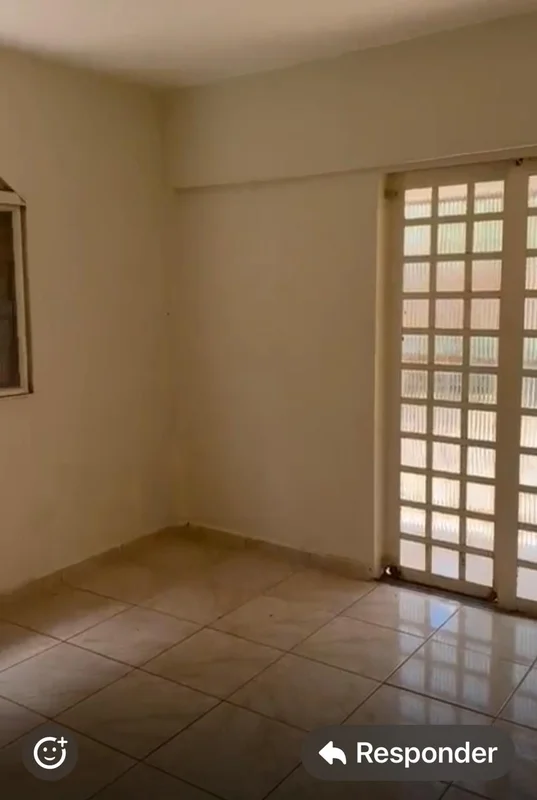 Descubra uma casa aconchegante na Quadra 7 Conjunto E, em Sobradinho, DF, que un...