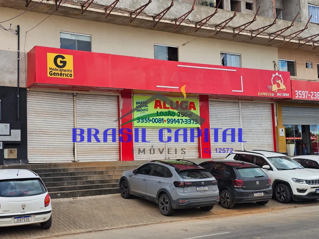 Excelente loja térrea com porta automática e aproximadamente 250m², composta por...