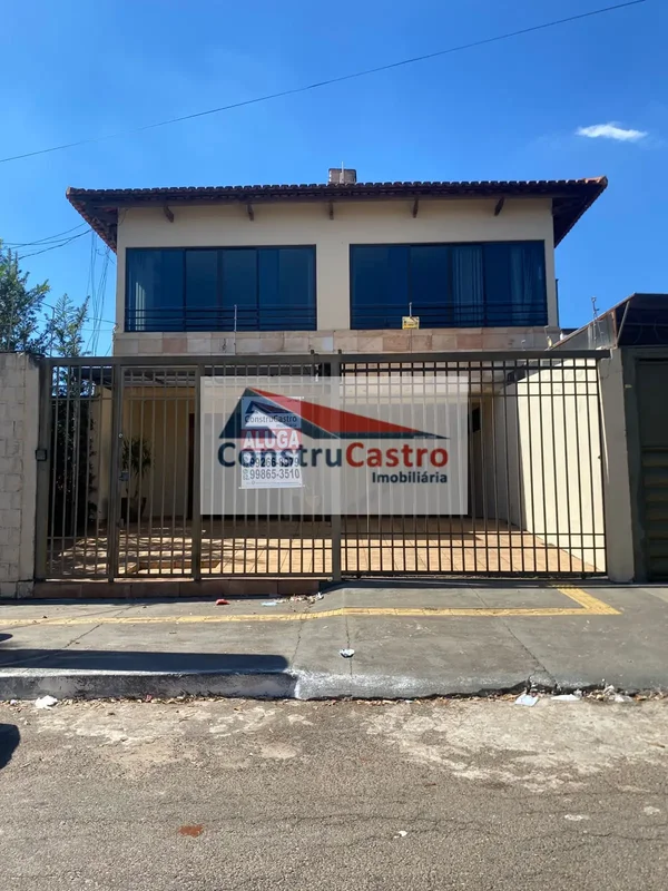 Conheça esta charmosa casa sobrado localizada na Rua C 160, no bairro Jardim Amé...