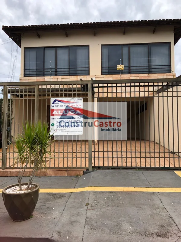 Conheça esta charmosa casa sobrado localizada na Rua C 160, no bairro Jardim Amé...
