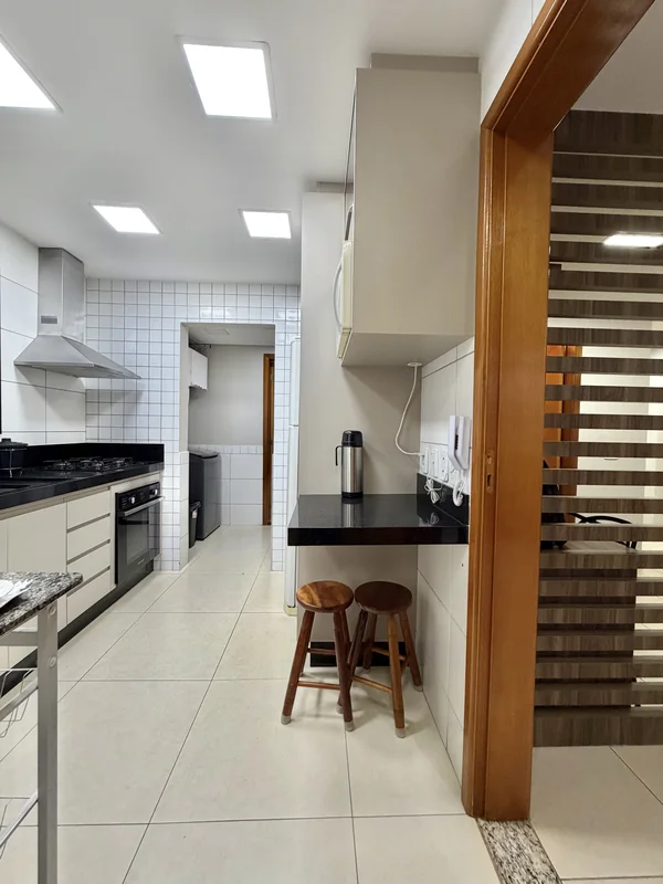 Apartamento MOBILIADO com 104m² de área privativaSão 3 suítes sendo 1 plena e 2 ...