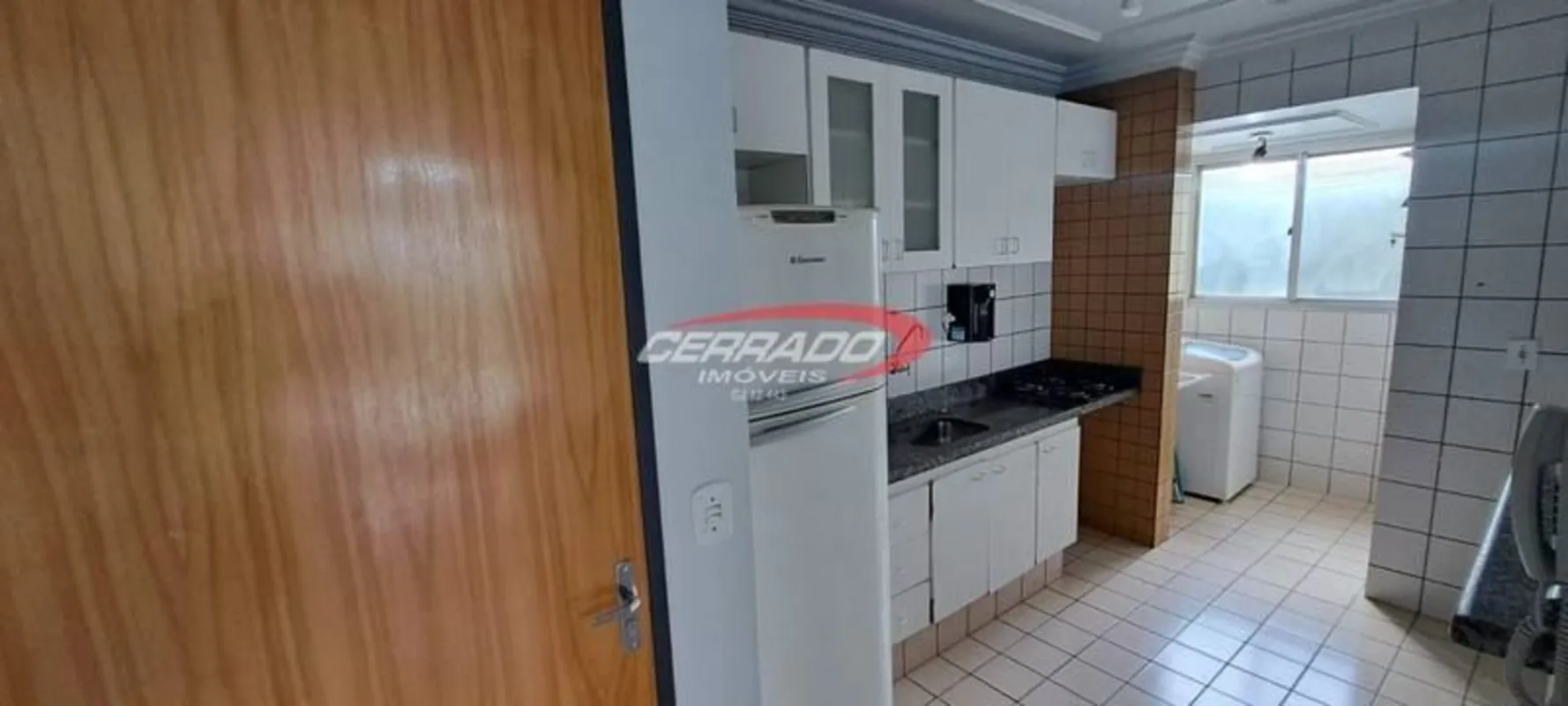 Apartamento mobiliado no 1° andar ,pintura nova , condomínio possuiu uma vasta á...