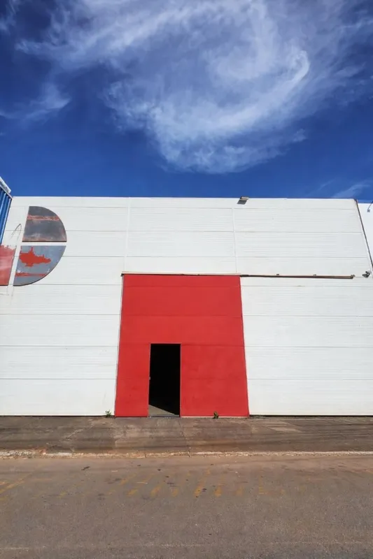 Aluga-se galpão com 900 m² de área construída, ideal para uso industrial, comerc...