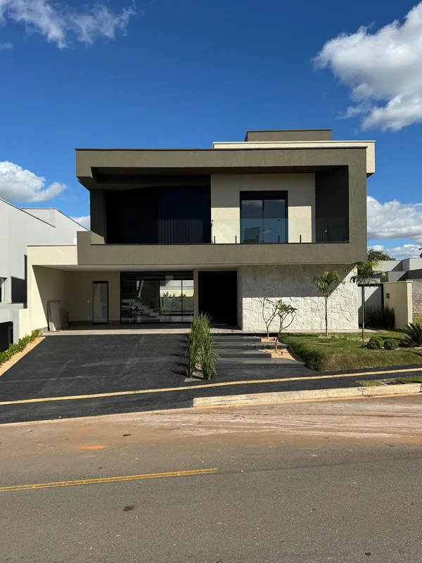 Sobrado de alto padrão Portal do Sol Garden Área construída: 299,95m2Área do ter...