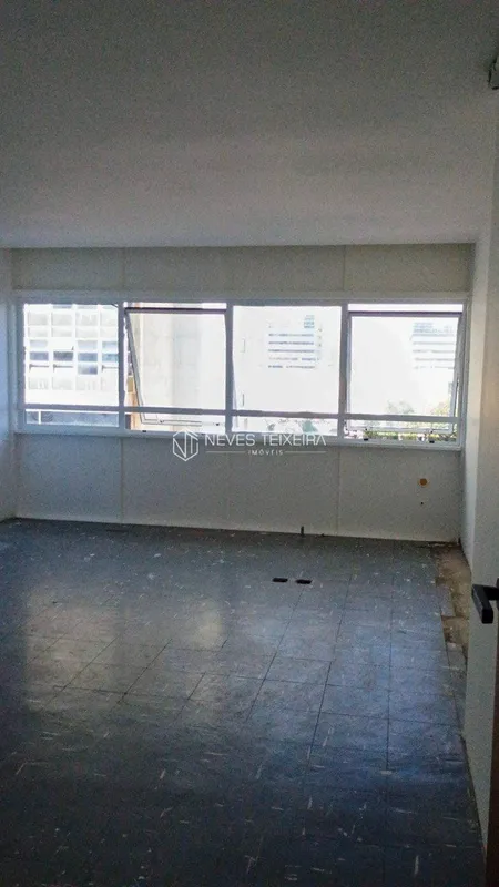 NEVES TEIXEIRA VENDE:Sala comercial com 26,12m², nascente, bem iluminada, locali...