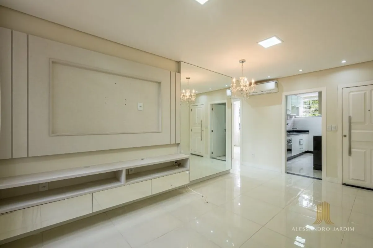 Lindo apto reformado na Asa Sul - SQS 410 . 2 quartos. Reformado. 54,70 m2. Porc...