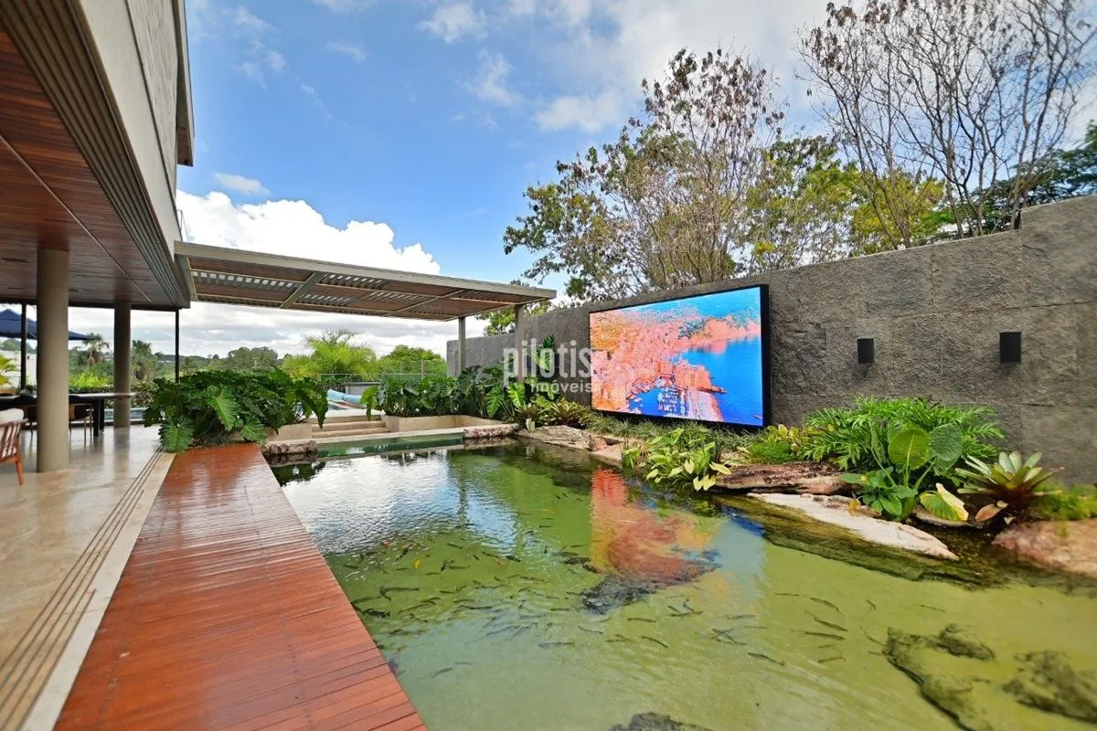 Residência contemporânea de altíssimo padrão, pronta para morar, com acabamento ...