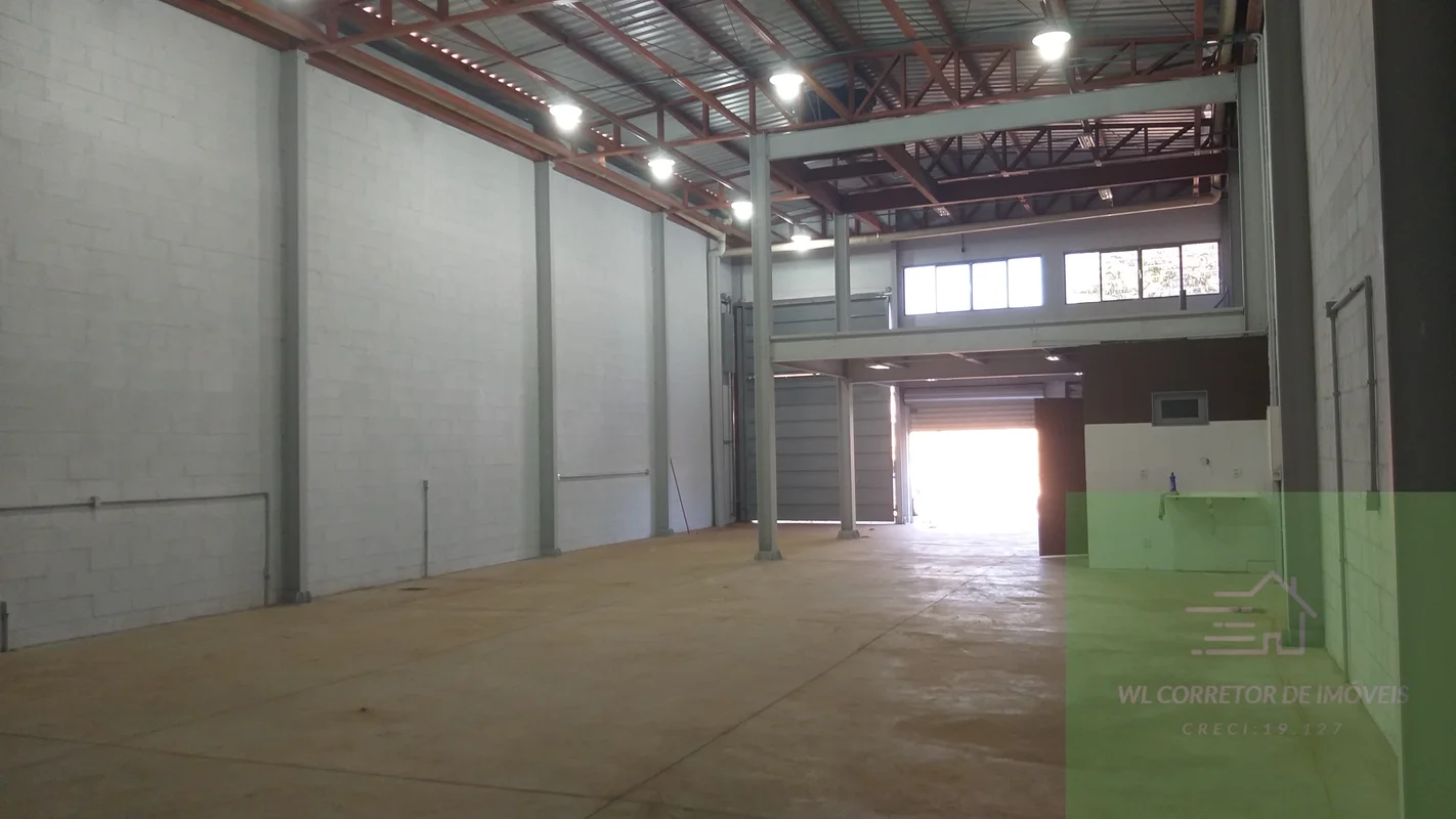 Aluguel de excelente galpão comercial no residencial Recanto do Bosque em Goiani...