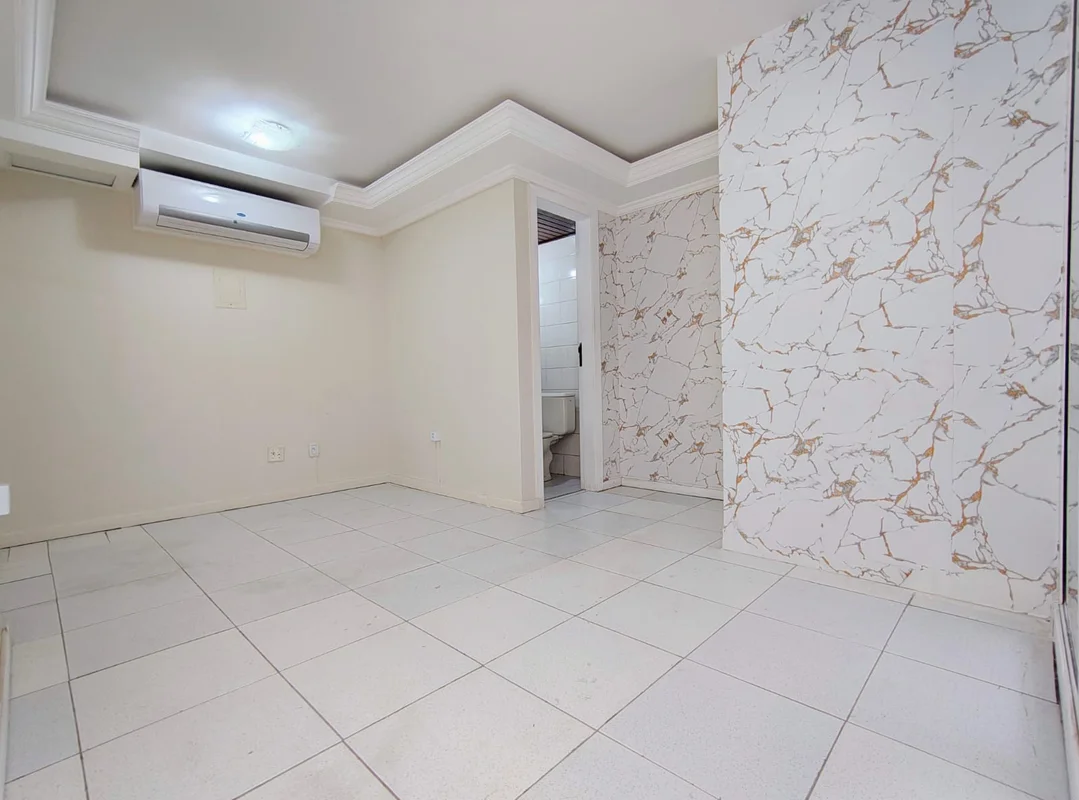 Julisce Alencar Assessoria Imobiliária vende...Sala comercial no Ed. Central Par...