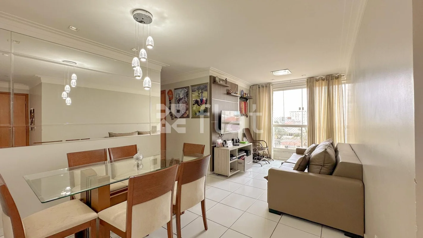 VENDO – Apartamento com ótima localização Apartamento três quartos e área de laz...