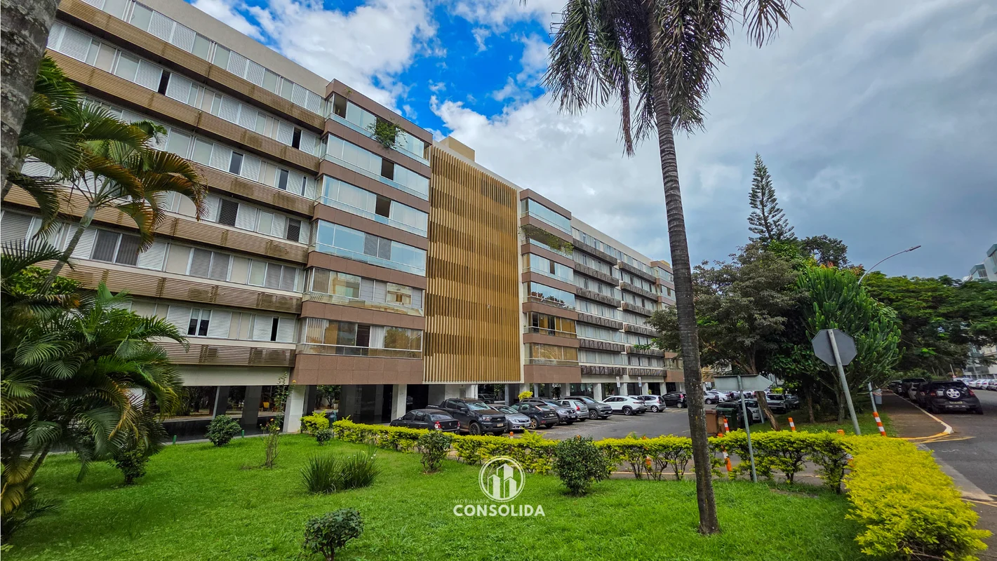 Descubra o conforto de morar em um amplo apartamento de 4 quartos na Asa Norte, ...