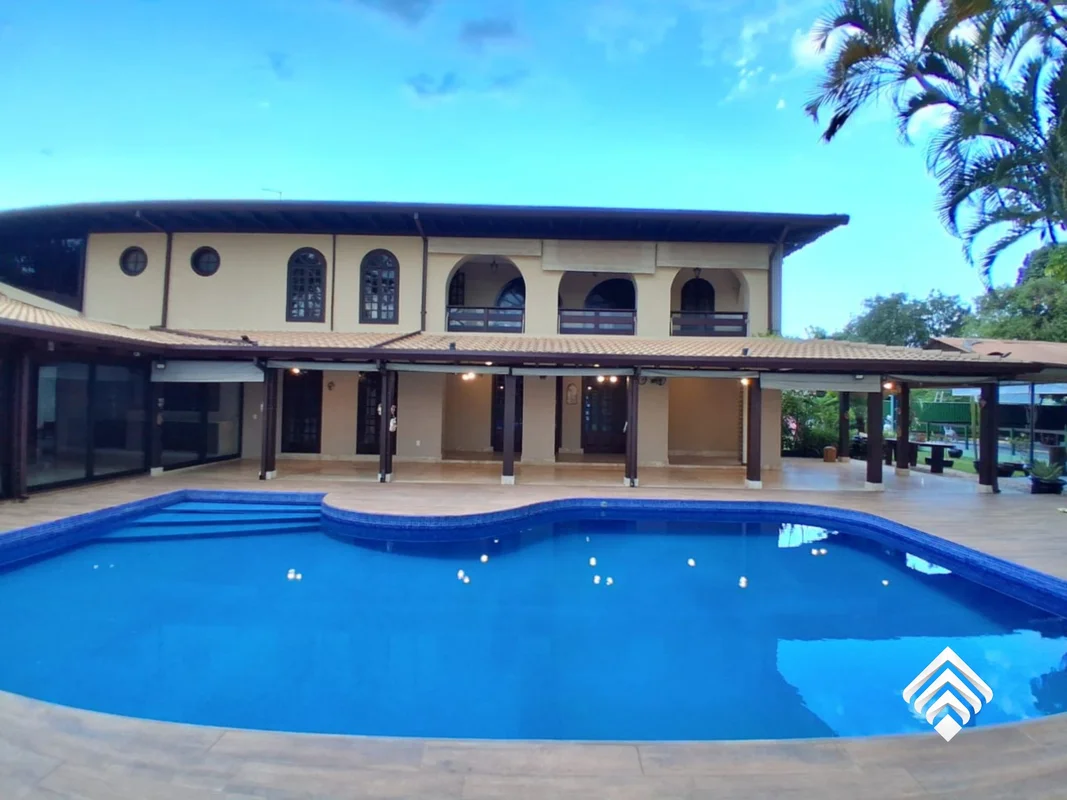 VENHA VIVER NO LAGO SUL, BAIRRO MAIS NOBRE DE BRASÍLIA EM UMA ESPETACULAR CASA A...