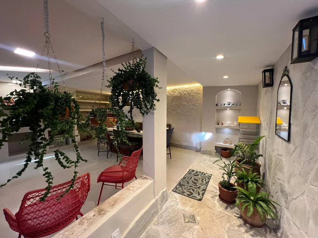 Julisce Alencar Assessoria Imobiliária aluga...São 03 quartos, transformados em ...