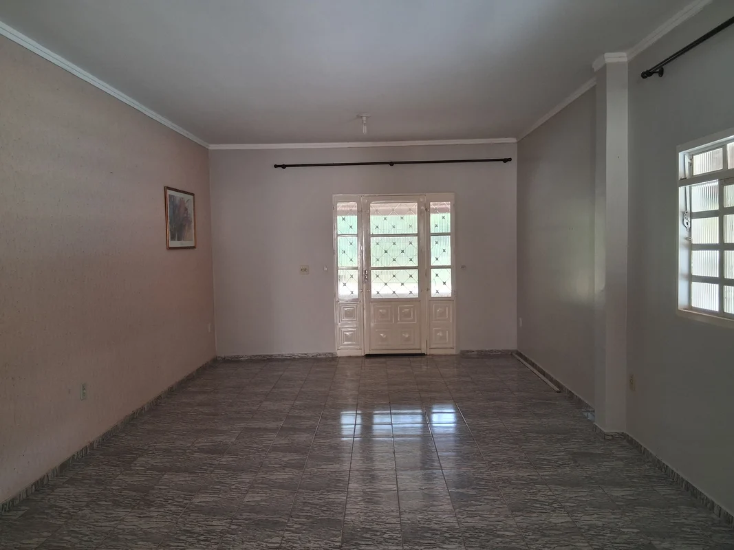 Conquiste seu sonho em morar no meio da natureza em uma casa confortável e práti...