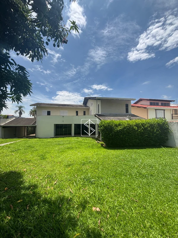Casa à venda no Lago Sul, localizada na QI 16, em uma das regiões mais valorizad...