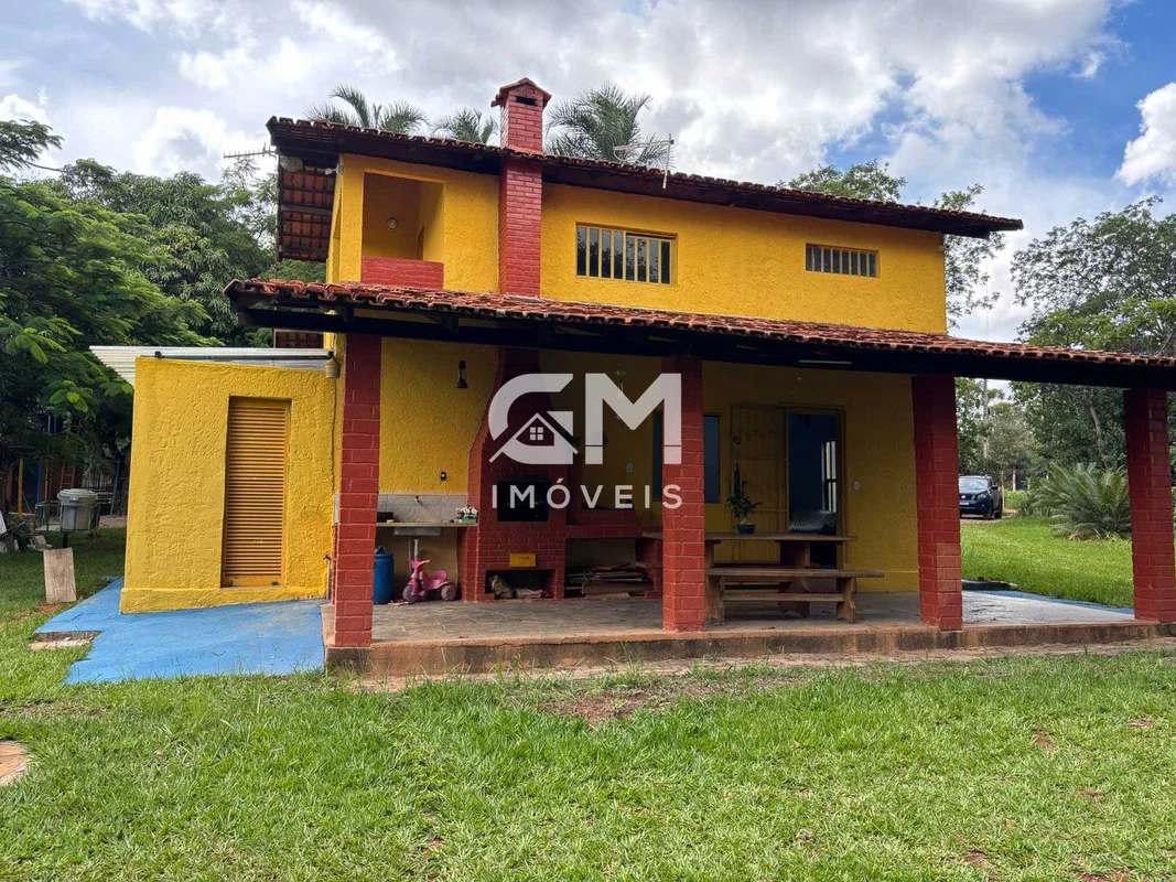 Encante-se com essa belíssima chácara de 4 hectares totalmente escriturada, idea...