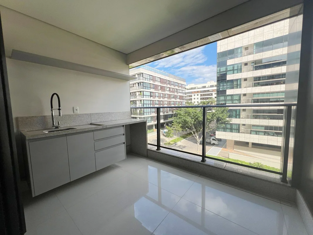 Apartamento vazado, 3º andar, 4 suites com possibilidade de sala ampliada , 3 va...
