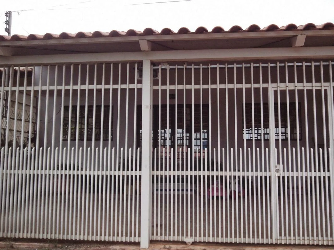 Conheça esta bela casa à venda na QNL 8, Bloco H, Taguatinga Norte, DF. Com exce...