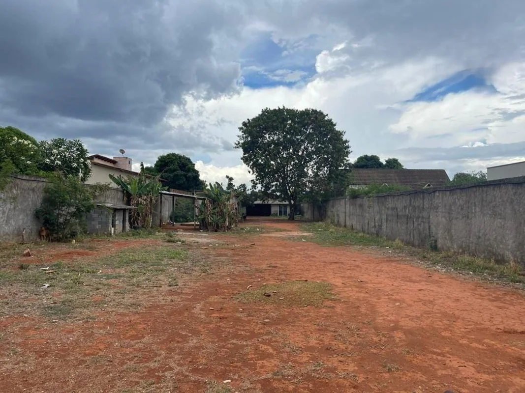 APRIMORE IMOBILIÁRIA VENDE:Lote escriturado com 1.300m² no Condomínio Estancia J...