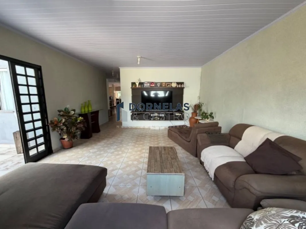 Olá, seja bem-vindo a Dornelas & Castro Negócios Imobiliários CJ 25.447. Me cham...
