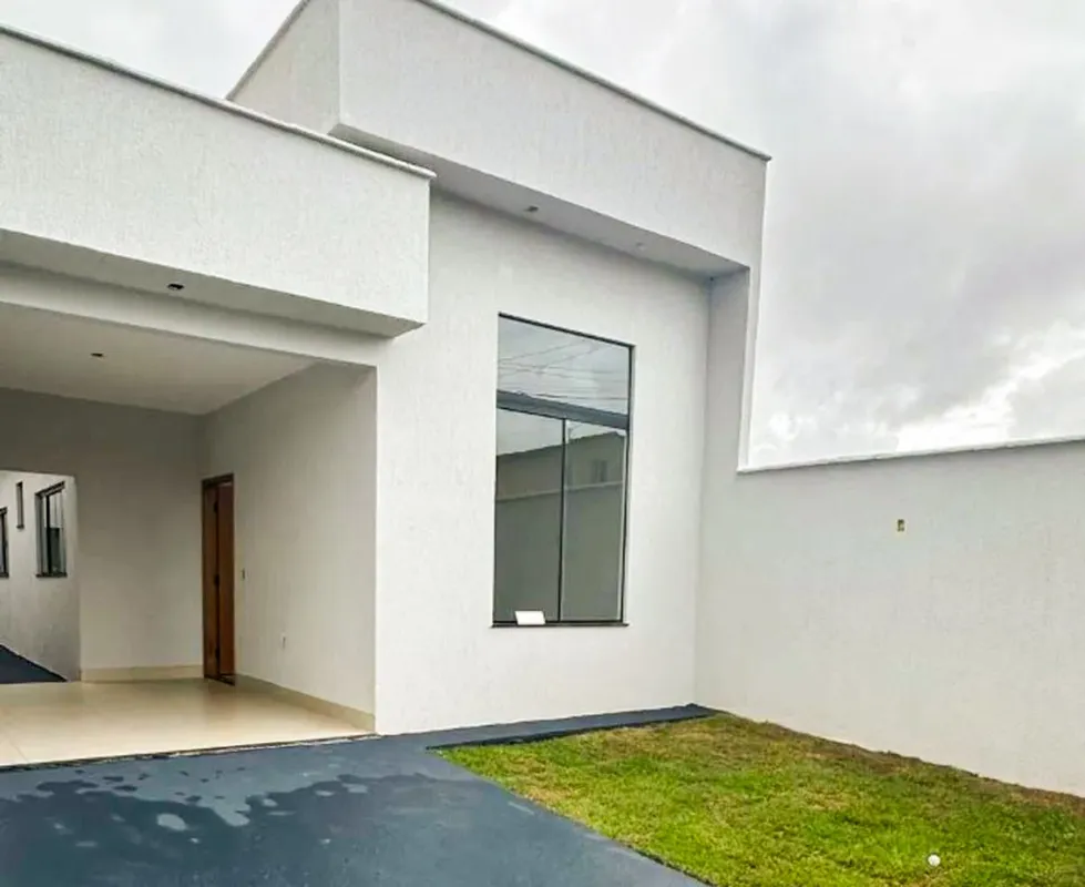 Casa de 117 m² com 03 quartos, sendo 01 suíte, banheiro social, sala com pé-dire...