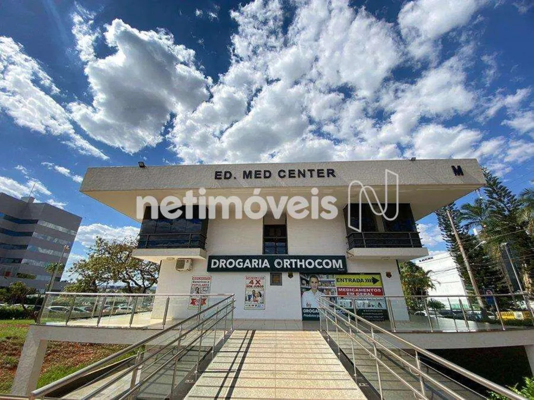 Excelente oportunidade de sala comercial com vista livre. O imóvel possui banhei...