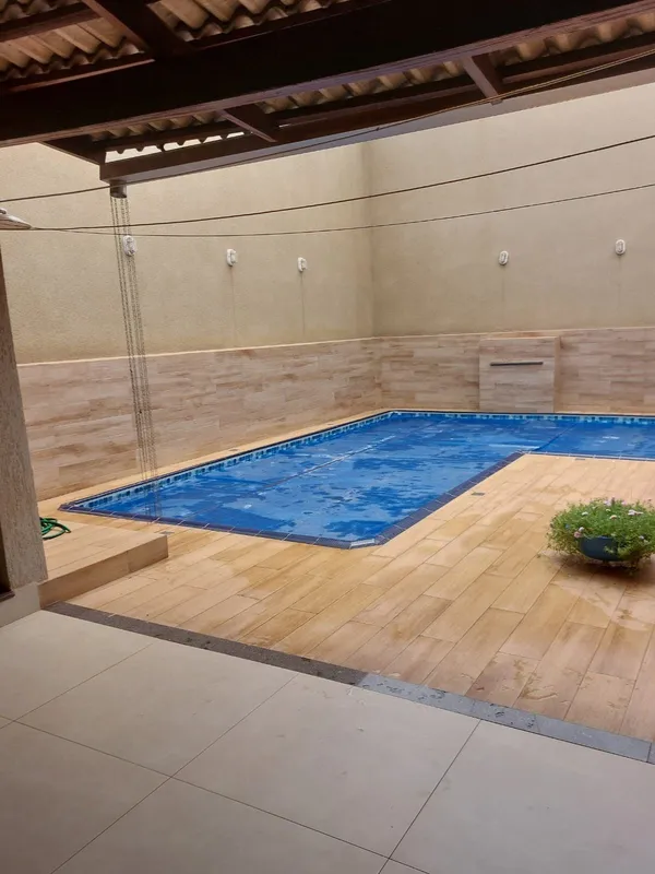 Casa moderna e espaçosa, ideal para quem busca conforto, funcionalidade e acabam...