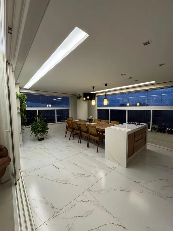 LOCAÇÃO TOTALMENTE MOBILIADA. Andar ALTO.Apartamento Locação 4 suítes + escritór...