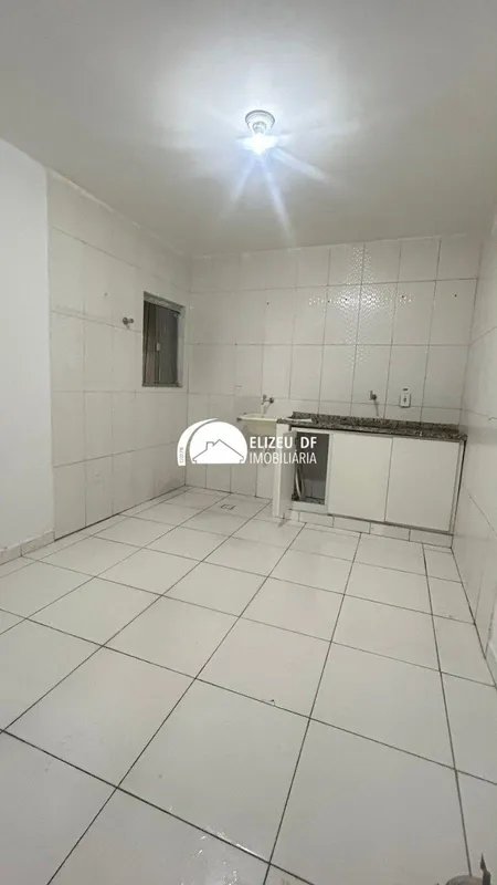 Elizeu DF Imobiliária aluga Apartamento na QE 40 rua 24, Guará II, composto por:...