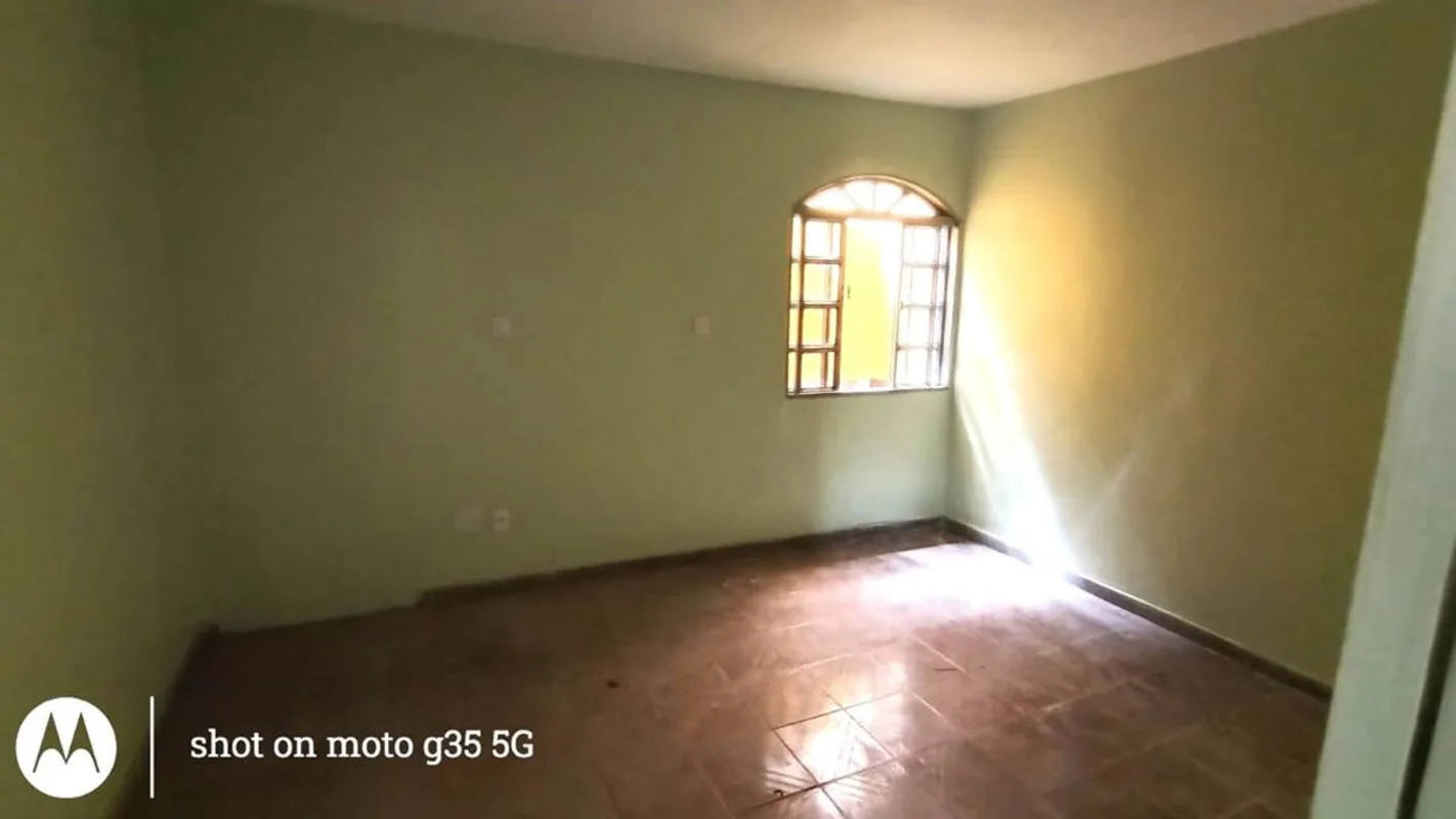 it nos fundos disponível para locaçãoImóvel composto por 01 quarto, sala, cozinh...