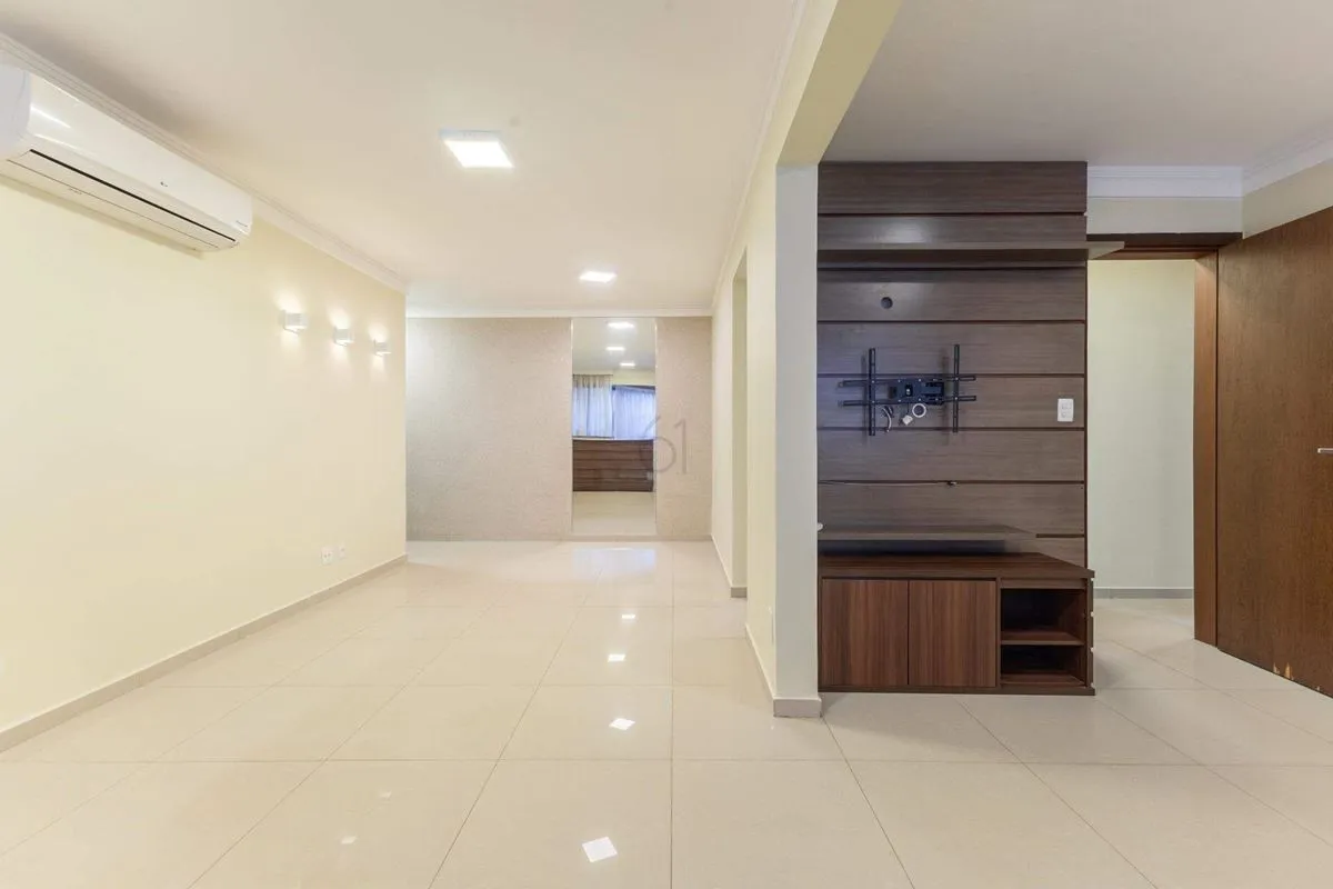 SQN 310, MEIO DE QUADRA, ANDAR ALTO, 2 VAGAS DE GARAGEM.Apartamento na valorizad...