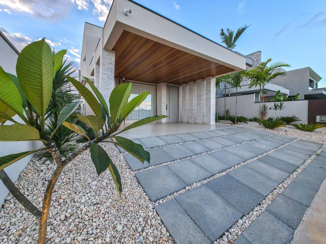 Descubra uma oportunidade única no Jardim Botânico, em Brasília: um sobrado de a...